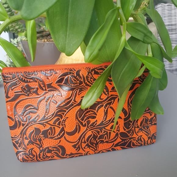 Ishka  orange and brown tooled animal clutch - Picture 3 of 4